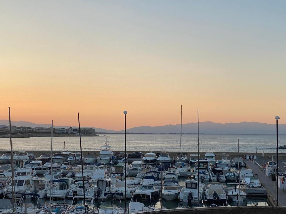 Precioso Apartamento En Primera Linea De Mar L' Escala Esterno foto