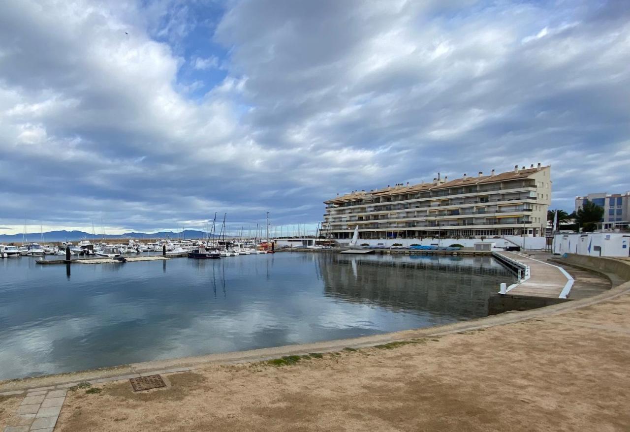 Precioso Apartamento En Primera Linea De Mar L' Escala Esterno foto